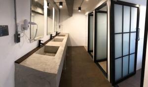 the entaneer poshtel hostel