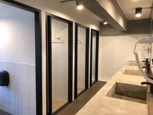 the entaneer poshtel hostel