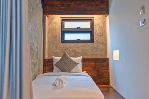 the entaneer poshtel hostel