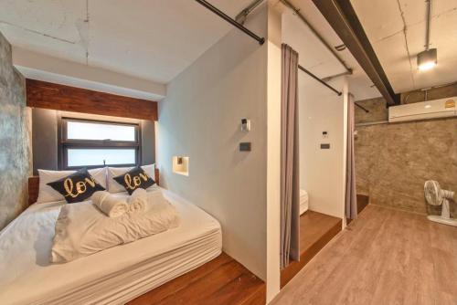 the entaneer poshtel hostel