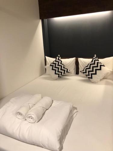 the entaneer poshtel hostel