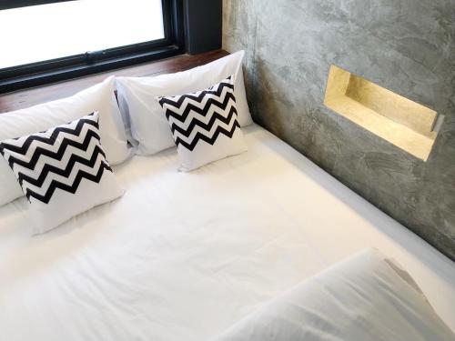 the entaneer poshtel hostel