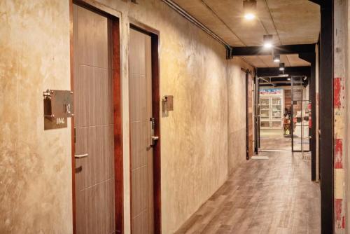 the entaneer poshtel hostel