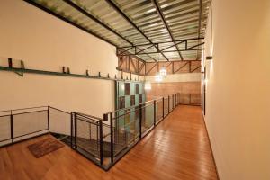 the entaneer poshtel hostel