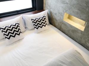 the entaneer poshtel hostel