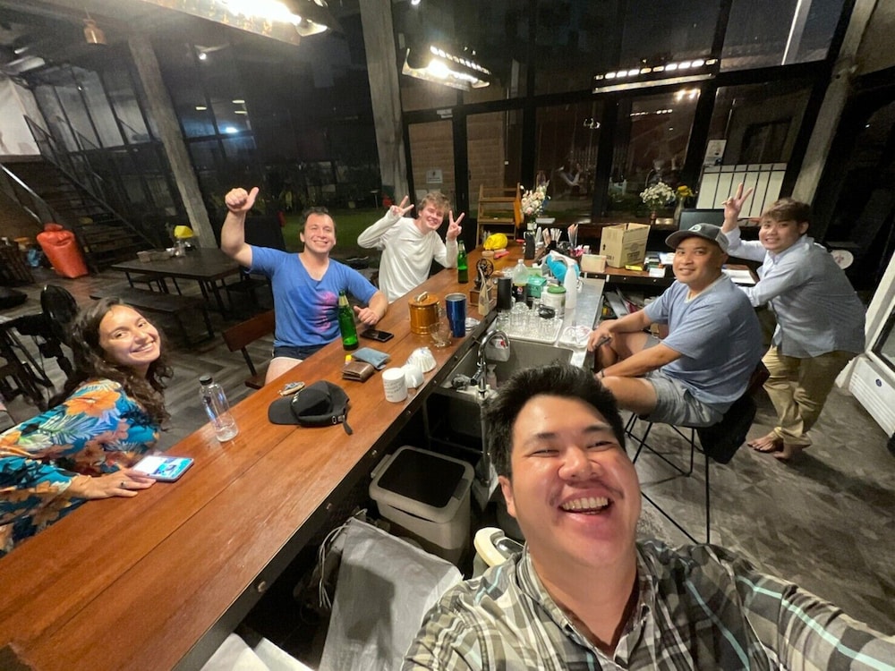 the entaneer poshtel hostel