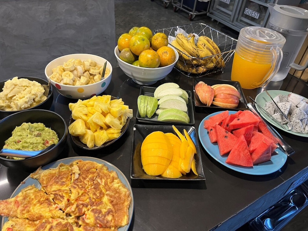 the entaneer poshtel hostel