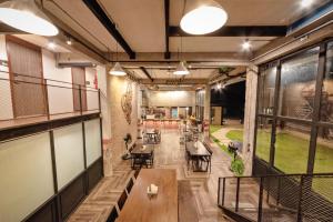 the entaneer poshtel hostel