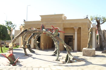 luxor hotel armed forces