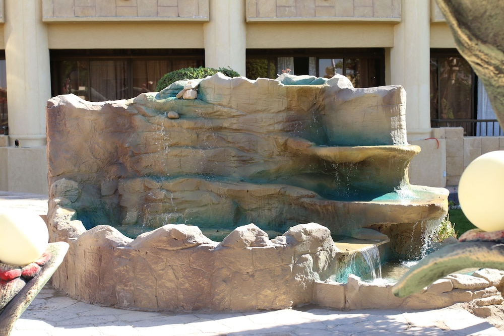 luxor hotel armed forces