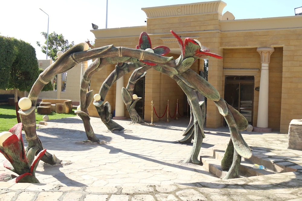 luxor hotel armed forces