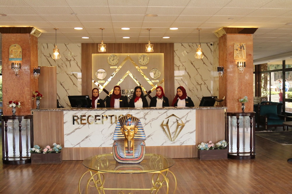 luxor hotel armed forces