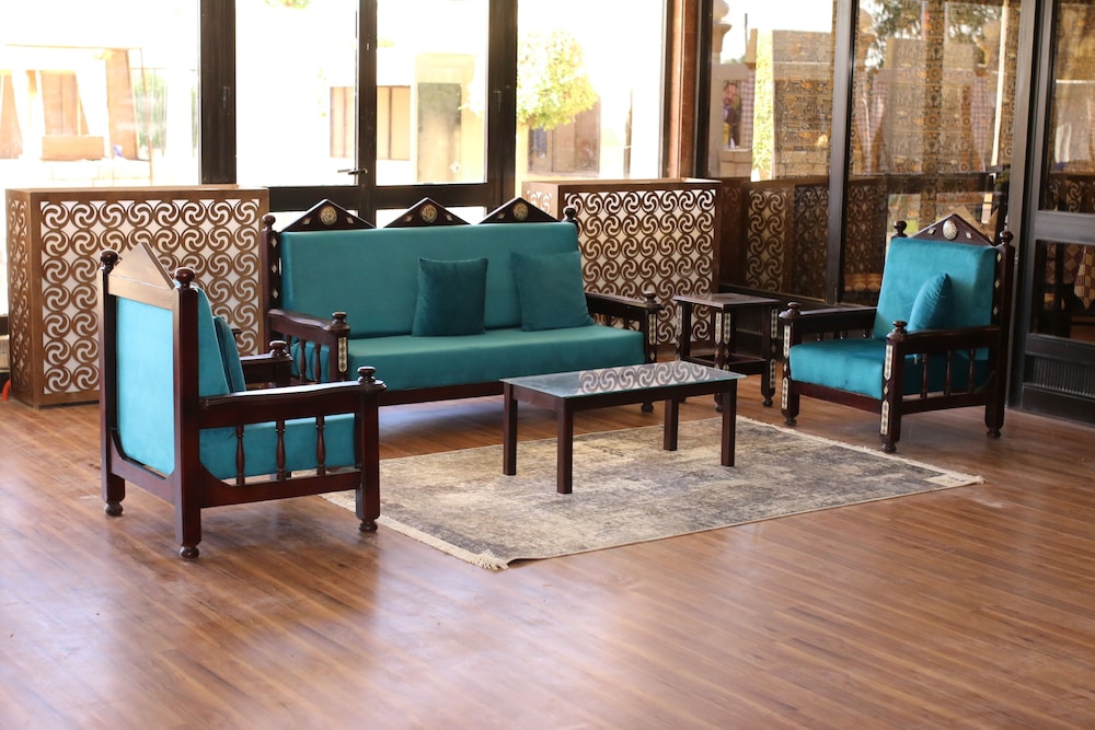 luxor hotel armed forces