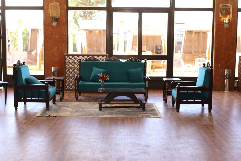 luxor hotel armed forces