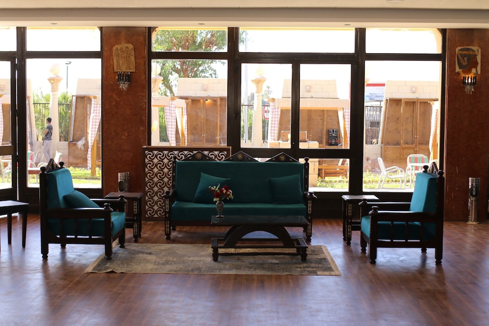 luxor hotel armed forces