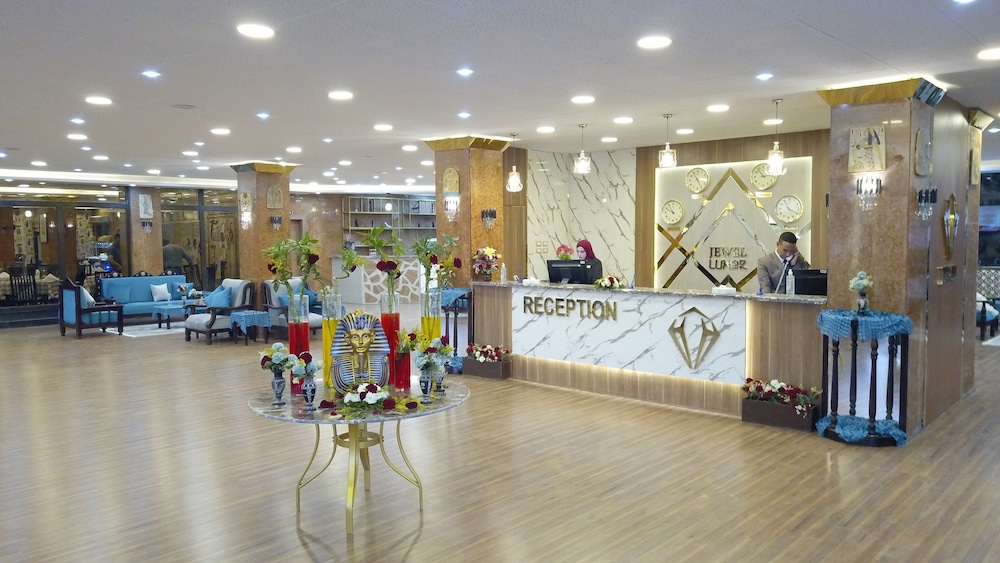 luxor hotel armed forces