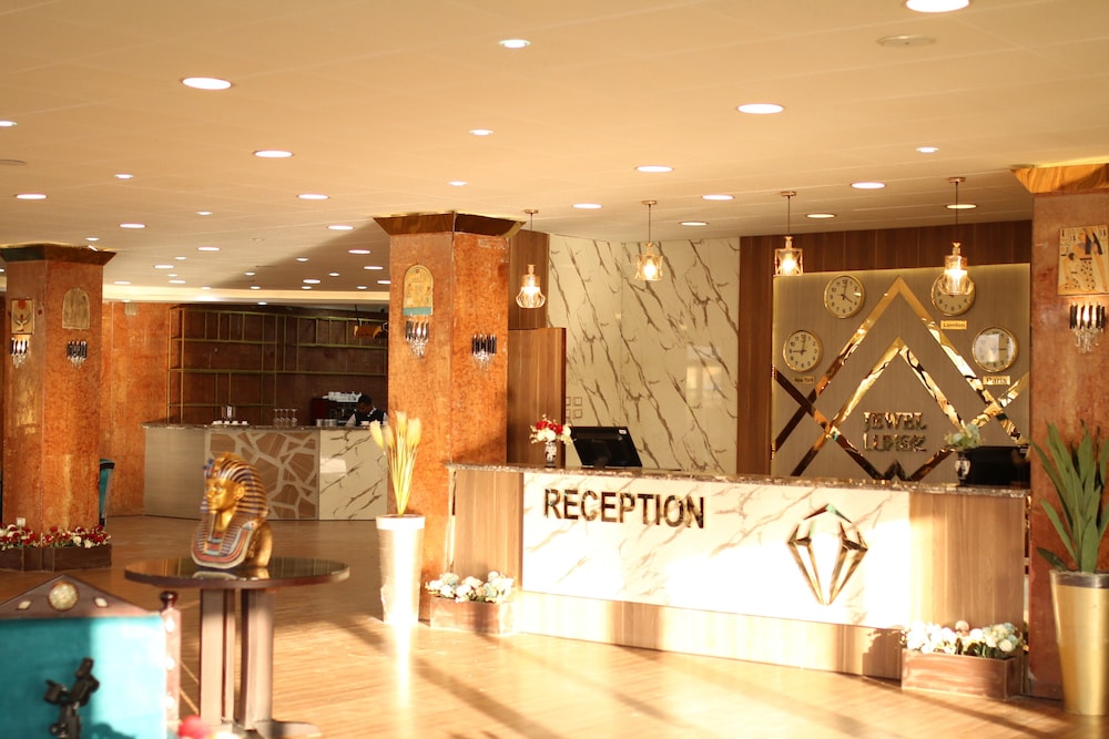 luxor hotel armed forces