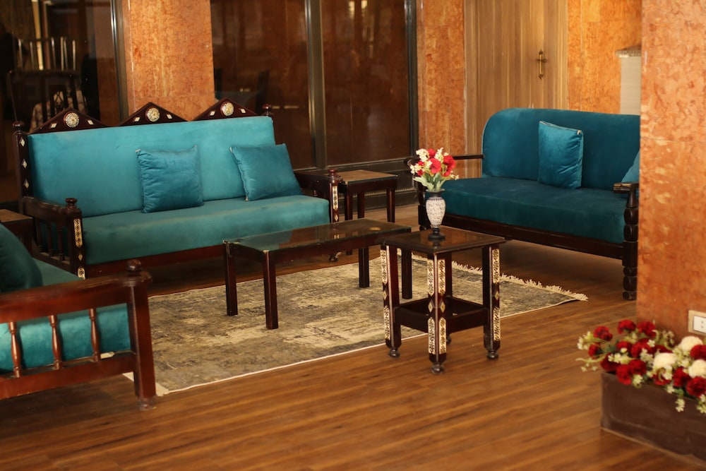 luxor hotel armed forces