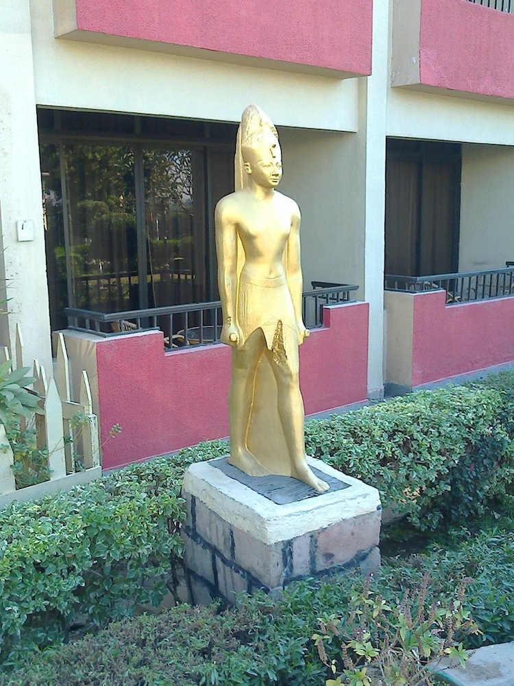 luxor hotel armed forces