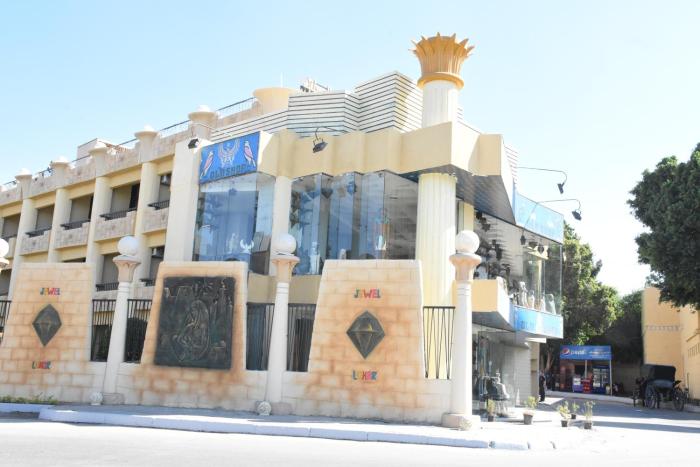 luxor hotel armed forces