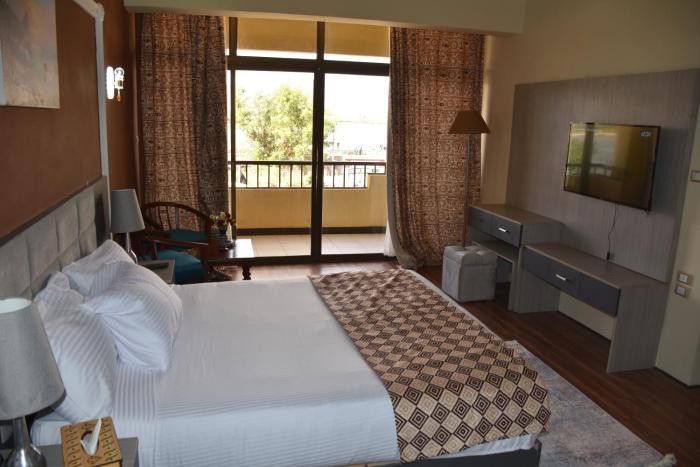 luxor hotel armed forces