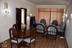 luxor hotel armed forces