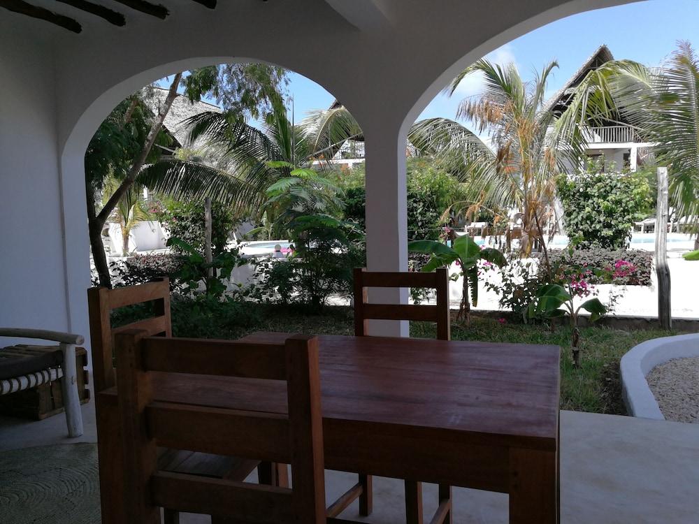 breeze residence aparthotel