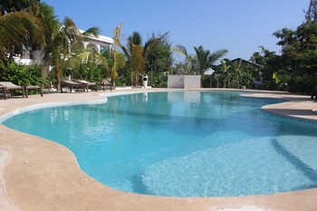 breeze residence aparthotel