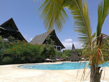 breeze residence aparthotel