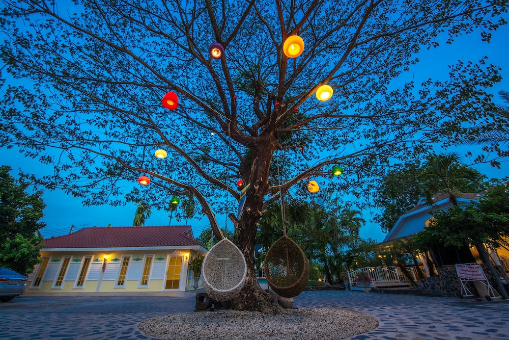 tomangoh vintage resort