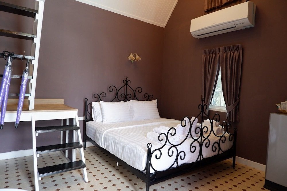 tomangoh vintage resort