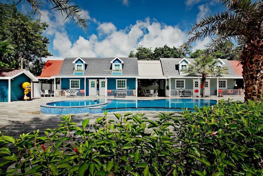 tomangoh vintage resort