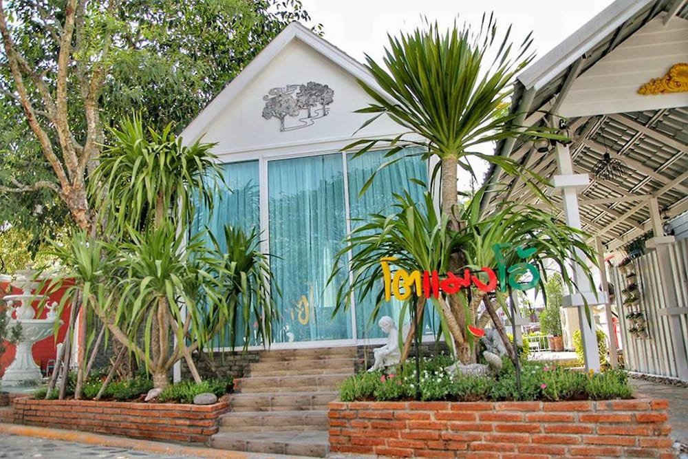 tomangoh vintage resort