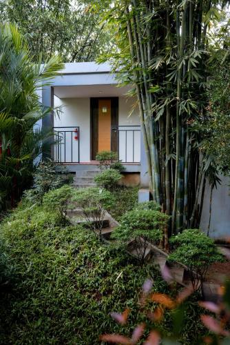 casa rio resort athirapilly