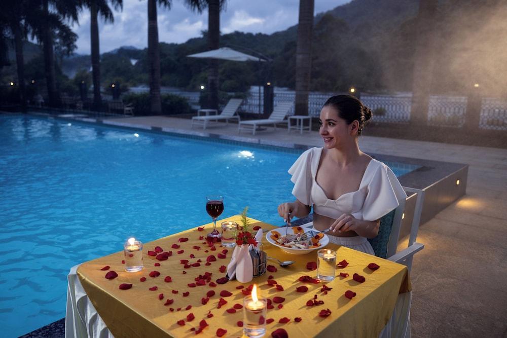 casa rio resort athirapilly