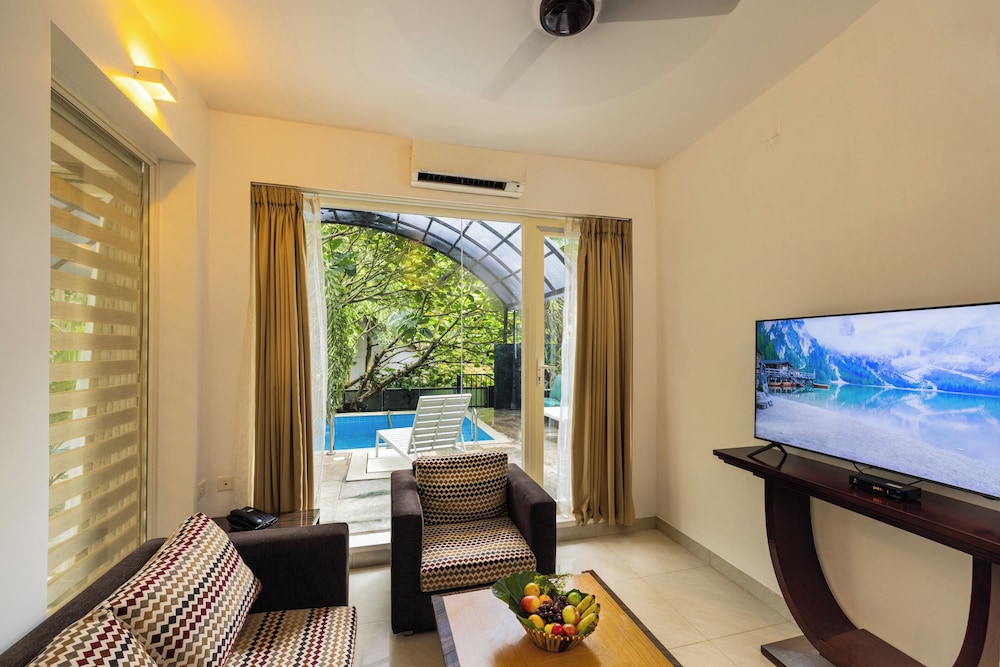 casa rio resort athirapilly