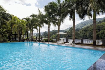 casa rio resort athirapilly