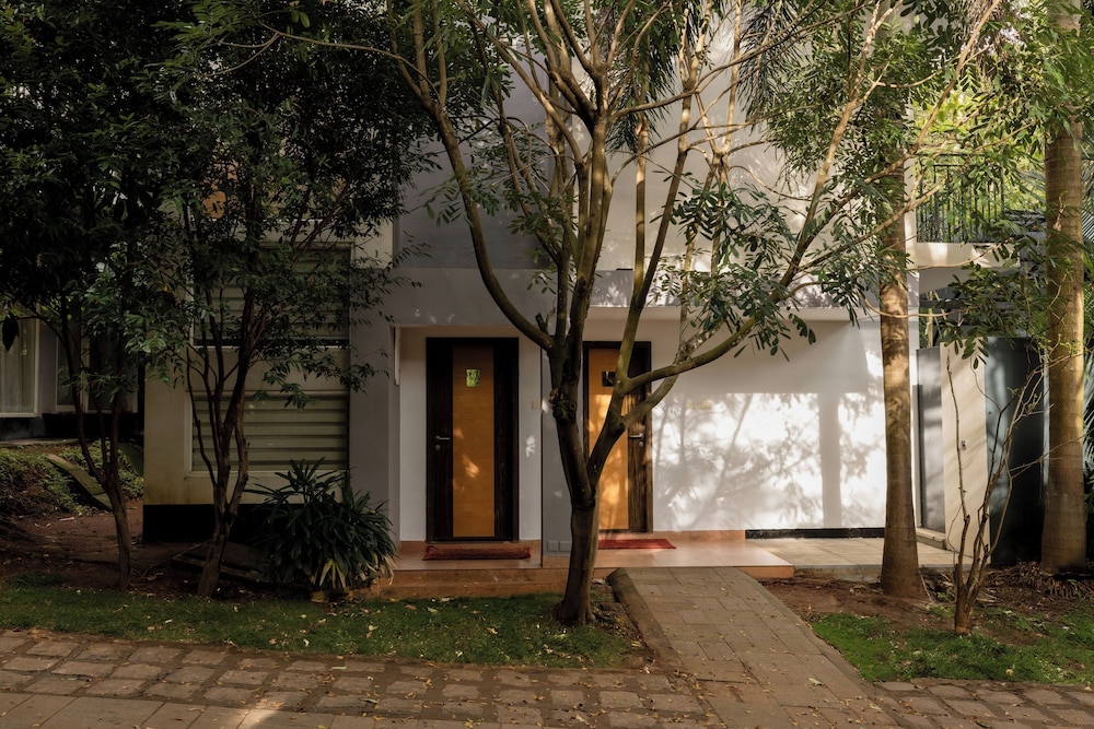 casa rio resort athirapilly