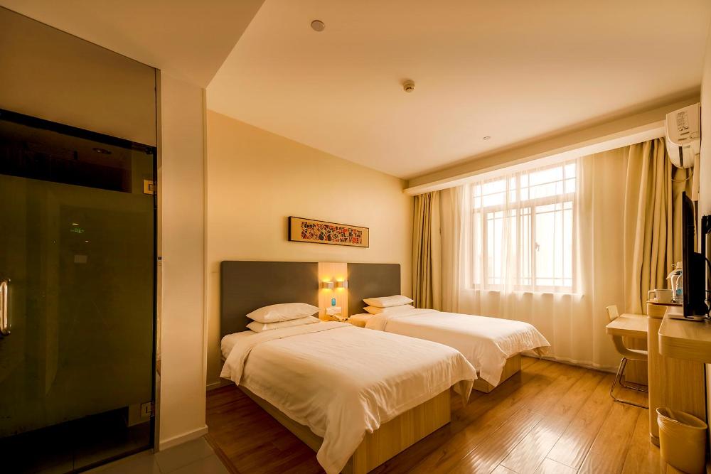 hanting hotel luan red street pedestrian street
