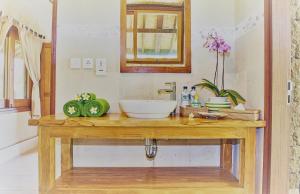 Three Monkeys Villas,Jimbaran Bay>>Bali,4 star