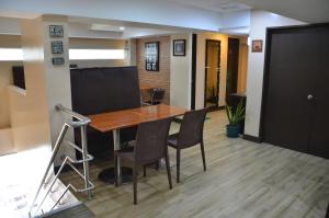 Green Banana Business Hotel,,3 star