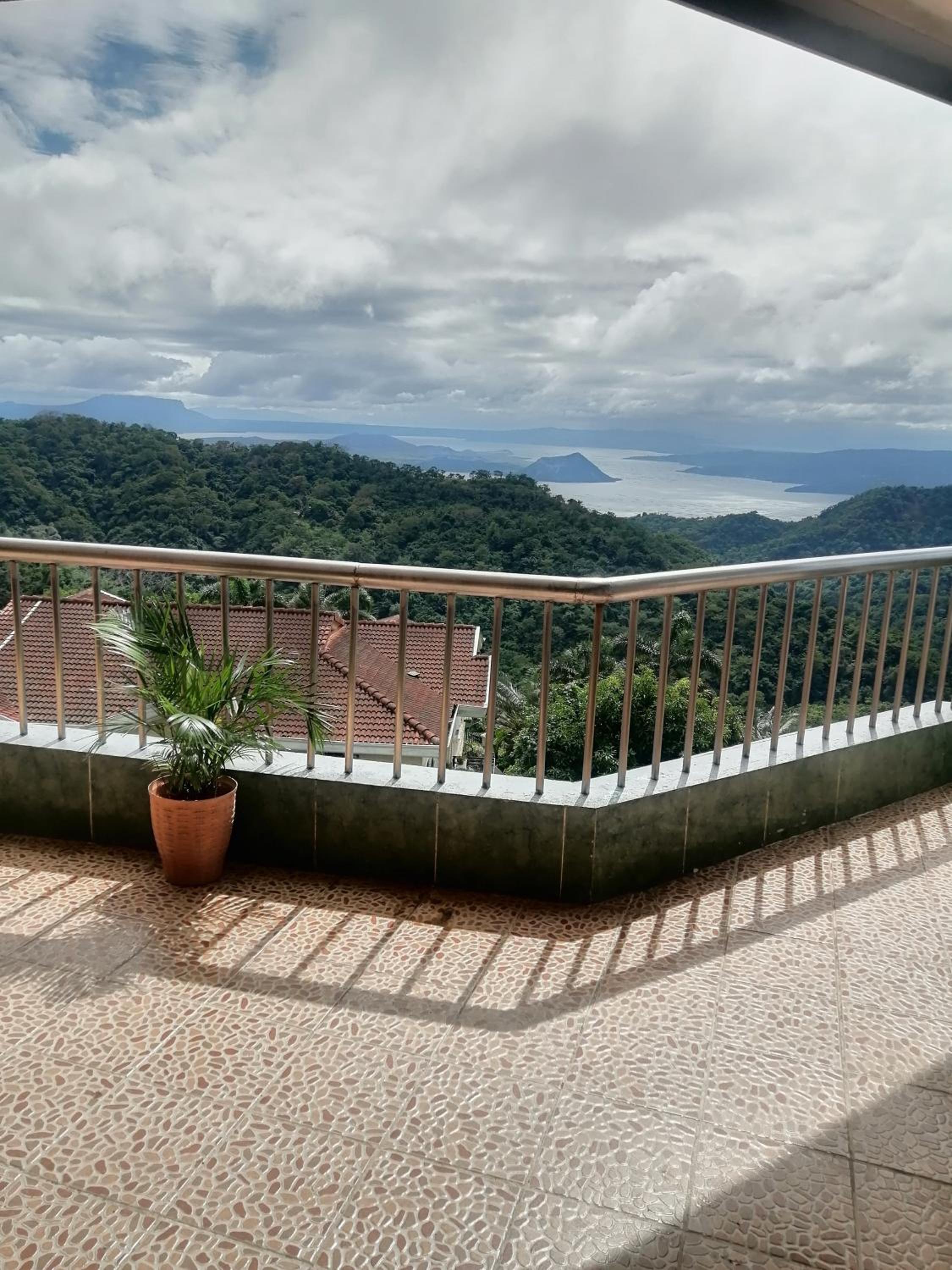 sang yoo mountain view tagaytay hotel taal lake view