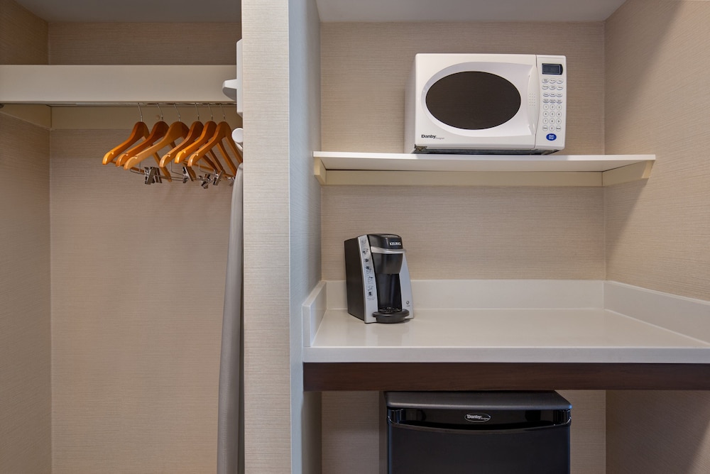 holiday inn express hotel and suites barrie by ihg