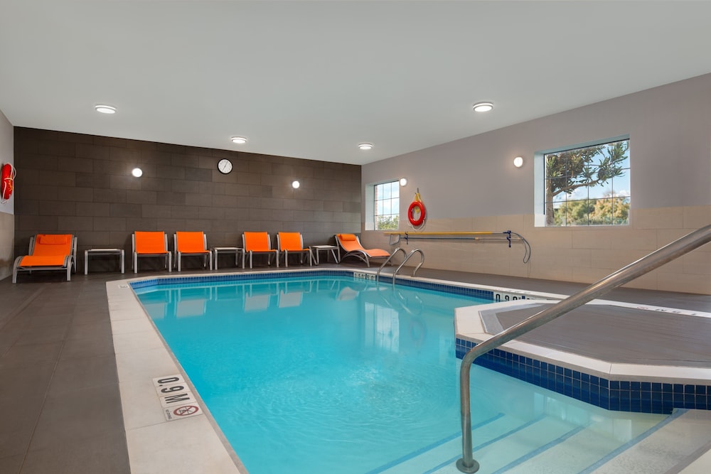 holiday inn express hotel and suites barrie by ihg