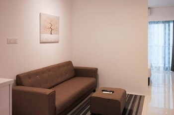 resort hostel in city