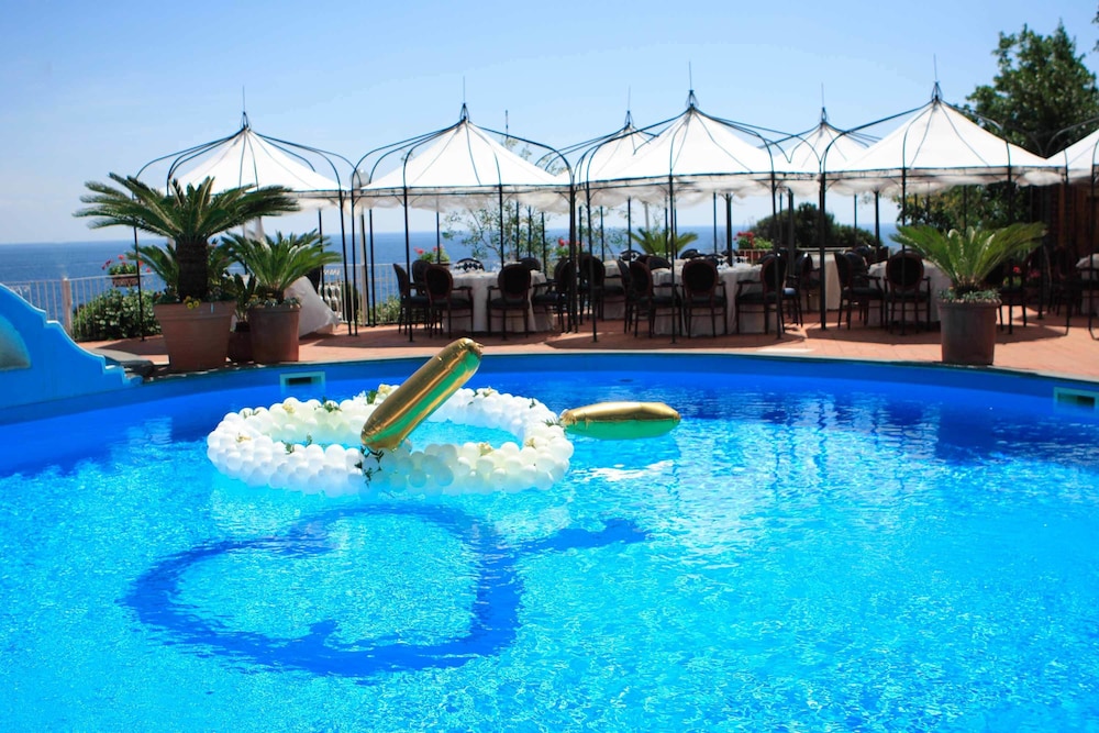 strand hotel terme delfini