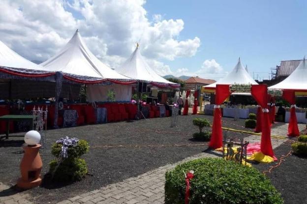 uhuru 50 hotel