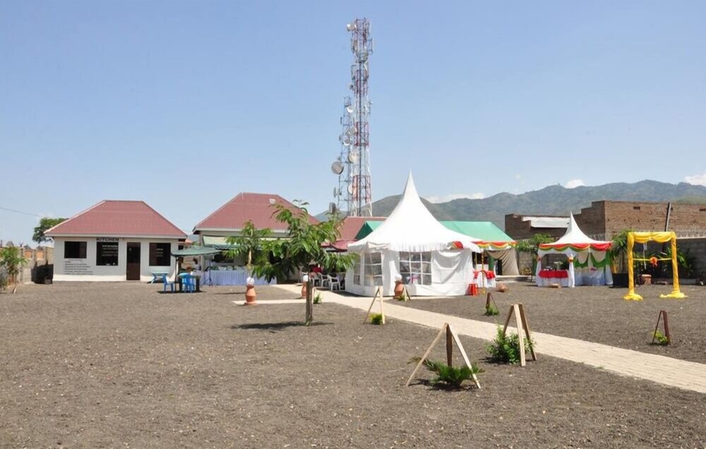 uhuru 50 hotel