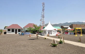 uhuru 50 hotel
