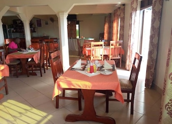 uhuru 50 hotel
